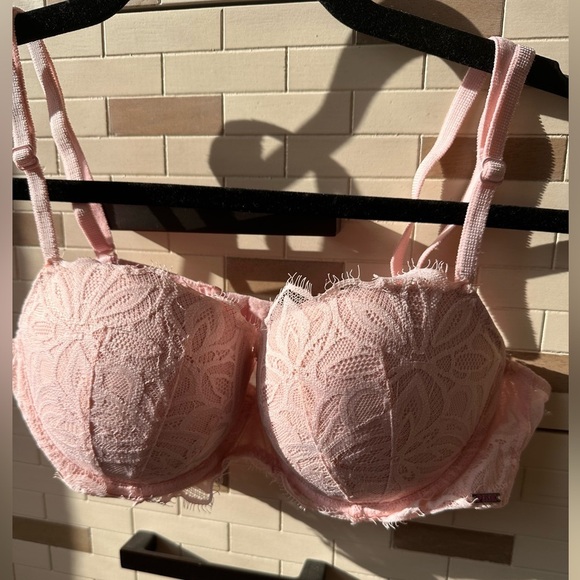 Pink Victorias Secret plunge bra in pink lace 36 B - Picture 6 of 6